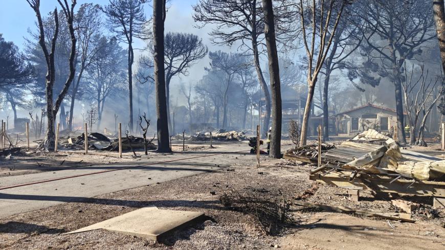Misiune de foc pentru pompierii români în Franța. Peste 150 de butelii GPL, evacuate din calea flăcărilor