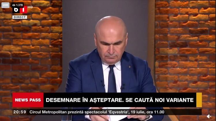 Ce ascundea Ilie Bolojan în buzunar în timpul interviului cu Laura Chiriac / foto