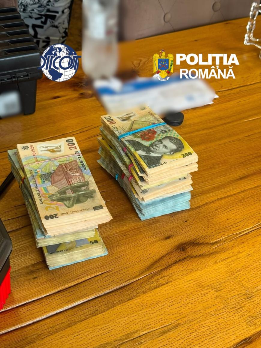Descinderile DIICOT de la clanul Buricea: Procurorii au confiscat 12 mașini, ambarcațiuni și săbii. Ce au găsit în pereții caselor - FOTO / VIDEO