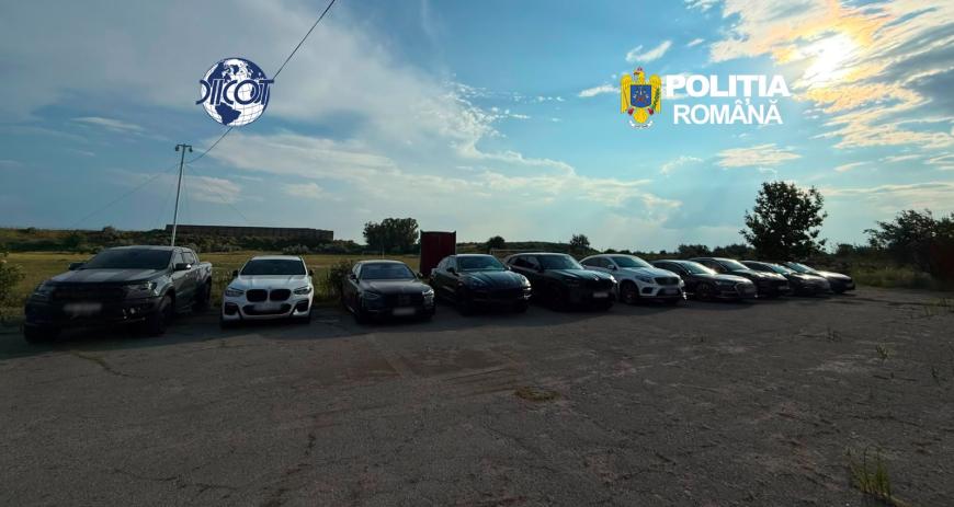Descinderile DIICOT de la clanul Buricea: Procurorii au confiscat 12 mașini, ambarcațiuni și săbii. Ce au găsit în pereții caselor - FOTO / VIDEO
