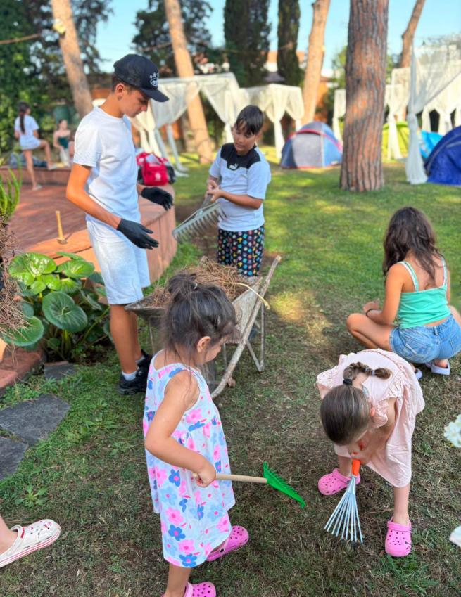 La Roma, un „sat românesc” îi învață pe copii să nu-și uite rădăcinile. Modelul care transformă comunitatea