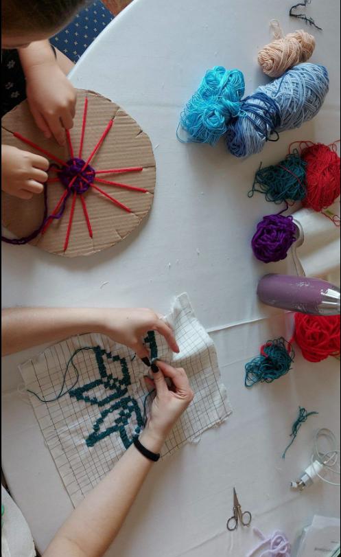 La Roma, un „sat românesc” îi învață pe copii să nu-și uite rădăcinile. Modelul care transformă comunitatea