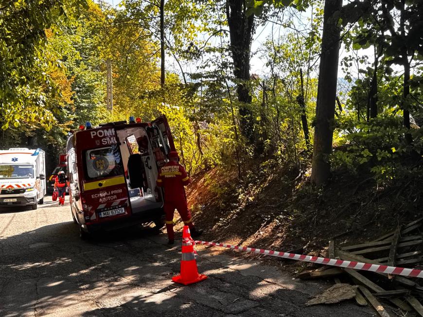 Planul Roşu de Intervenţie, activat în judeţul Argeş. Microbuzul echipei de juniori Dinamo a intrat într-un copac, după ce șoferul a făcut infarct - FOTO/VIDEO