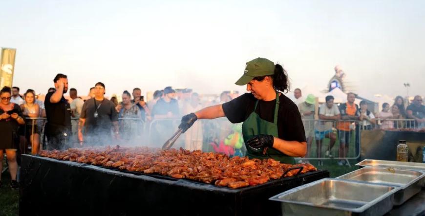 La Provincia intră în Guinness World RecordsTM cu cea mai mare porție de aripioare de pui servită la un eveniment 