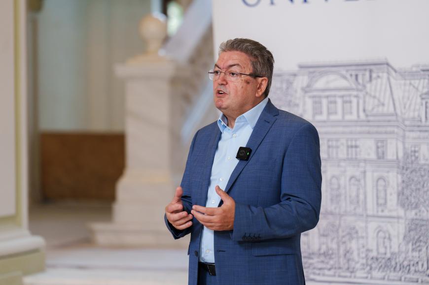 Vulturul Regal și cei doi grifoni, ”acasă, în inima Bucureștiului” pe Palatul Universității GALERIE FOTO