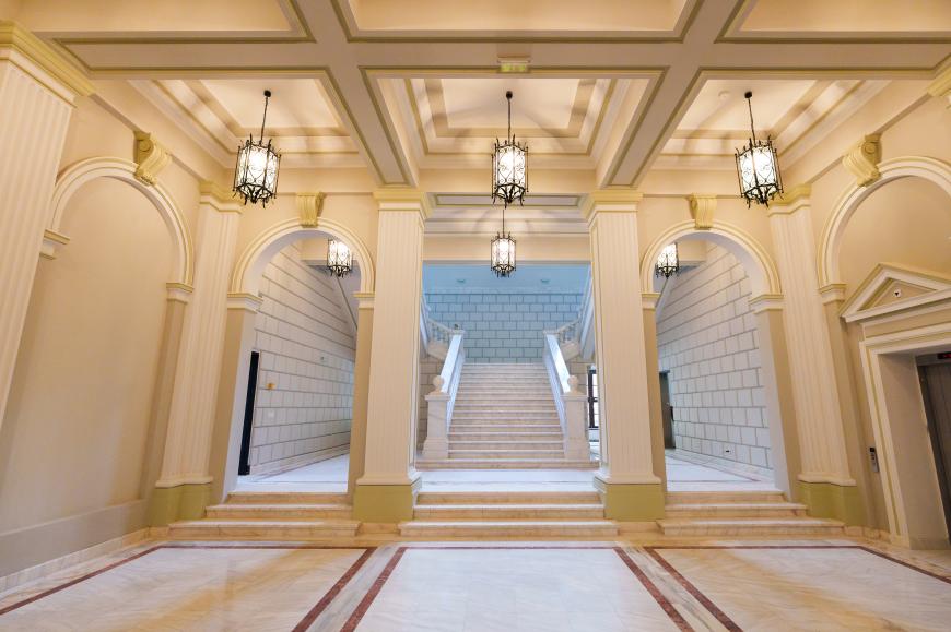 Vulturul Regal și cei doi grifoni, ”acasă, în inima Bucureștiului” pe Palatul Universității GALERIE FOTO