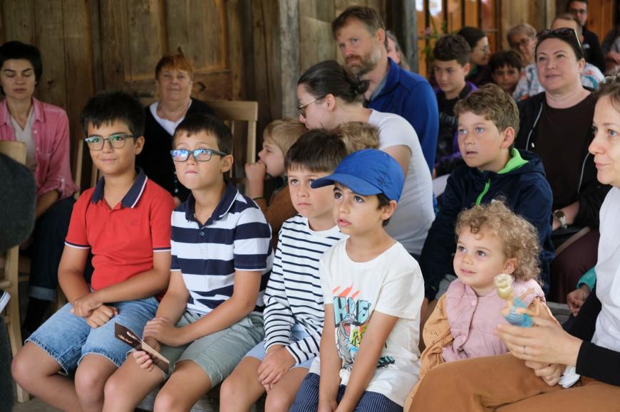 Ambasadori ai identității. Rolul românilor de pretutindeni în diplomația culturală 