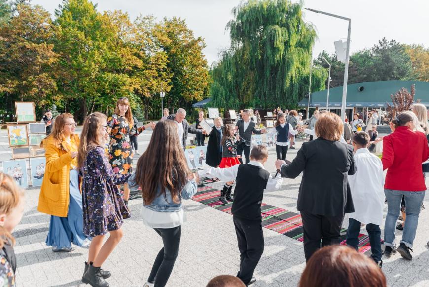 70 de copii cu sindrom Down din Republica Moldova, invitați în Tabăra ARC de la Gălăciuc: 