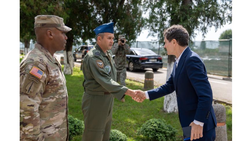 Nicușor Dan s-a întâlnit cu o delegație a Congresului SUA, la Baza „Mihail Kogălniceanu”. Șeful statului a mâncat cu soldații americani - FOTO