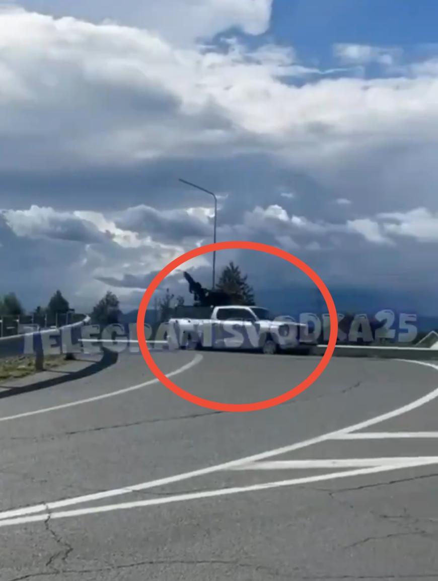 Vladimir Putin și-ar fi pus mitralieră antiaeriană pe o mașină și scară blindată la avion, de teama dronelor ucrainene - FOTO