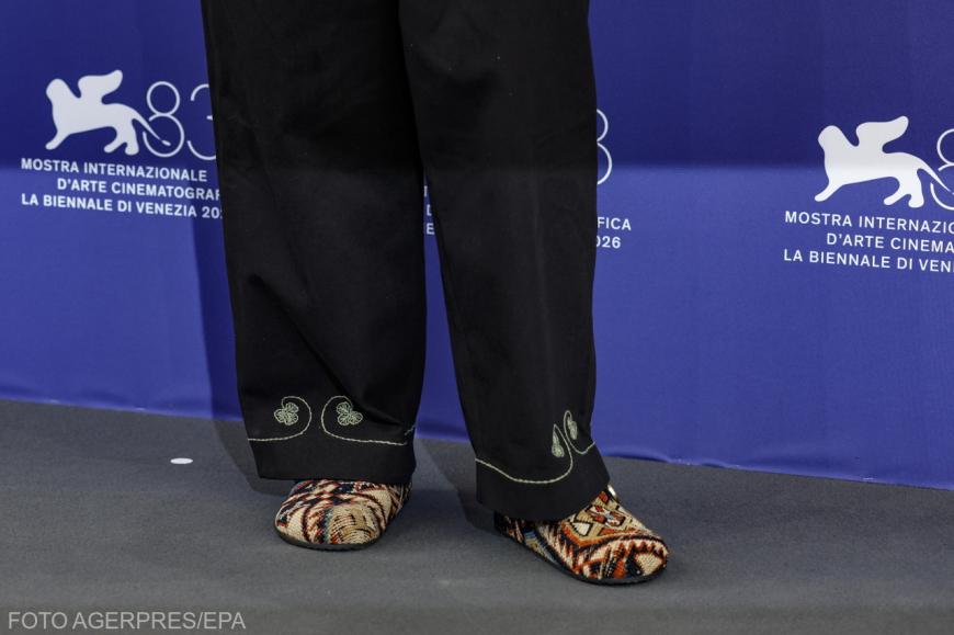Încălțămintea actorului american John Malkovich, la premiera filmului „Wild Horse Nine”, în cadrul celei de-a 83-a ediții a Festivalului Internațional de Film de la Veneția, în Veneția, Italia, 3 septembrie 2026. Sursa foto: Agerpres