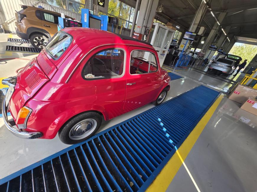 Renault 12, strămoşul Daciei Break, la RAR. Are 50 de ani, dar doar 4000 km la bord