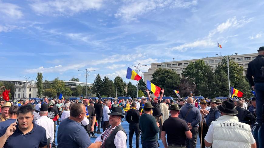 Fermierii, în Piața Victoriei. Update: Ciocniri între protestatari. Se dă cu gaze lacrimogene