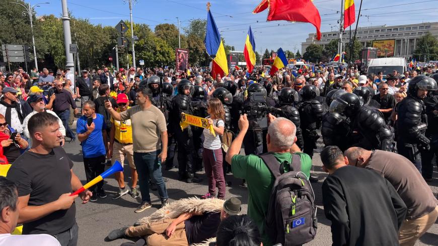Fermierii, în Piața Victoriei. Update: Ciocniri între protestatari / Se dă cu gaze lacrimogene / Simion, apel către manifestanți / Precizările Jandarmeriei