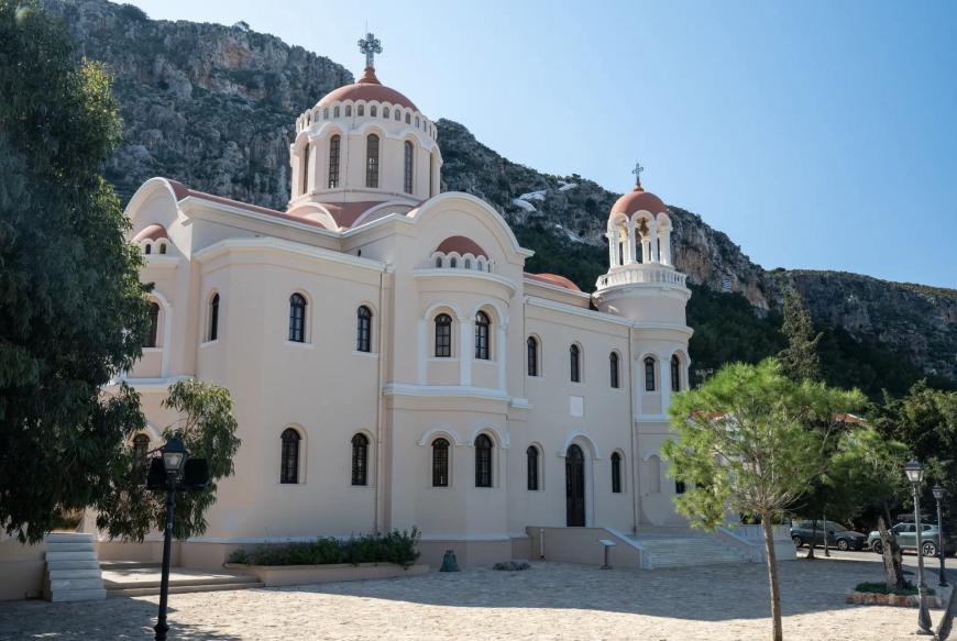 Cine se mută pe insula Kastellorizo, în Grecia, celebră prin filmul Mediterraneo, primește 5000 de euro. Val de beneficii anunțate de premierul grec