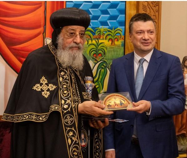 Întâlnirea dintre Sanctitatea Sa, Papa Tawadros al II-lea, Papă al Alexandriei și Patriarh al Scaunului Sfântului Marcu, conducătorul spiritual al Bisericii Ortodoxe Copte, și Ionuț Vulpescu, deputat PSD și Președintele Alianței Interparlamentare a Ortodoxiei. Photocredit: AIO