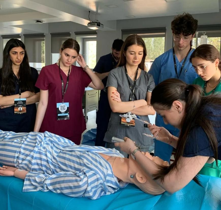 Universitatea Titu Maiorescu din București obține statutul de universitate de 4 stele în urma evaluării QS Stars