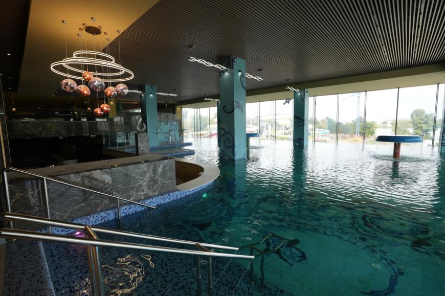 Piscine, SPA și patinoar pe terasă