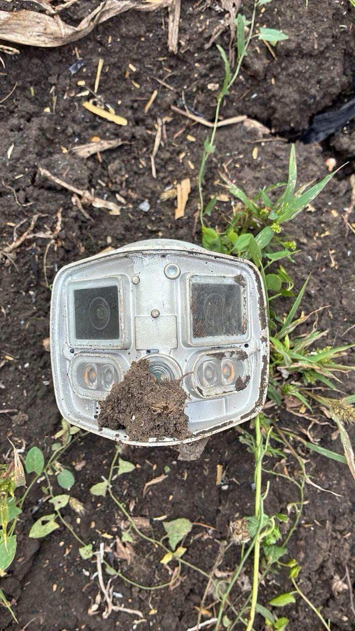 Componentă a unei drone prăbușite în Republica Moldova. Sursa foto: Poliția Republicii Moldova, Facebook