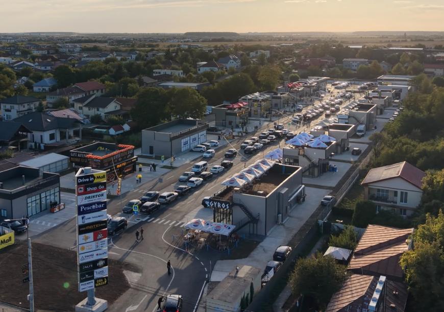 Fostul ministru Ilan Laufer a deschis primul drive-in mall din România, în Otopeni