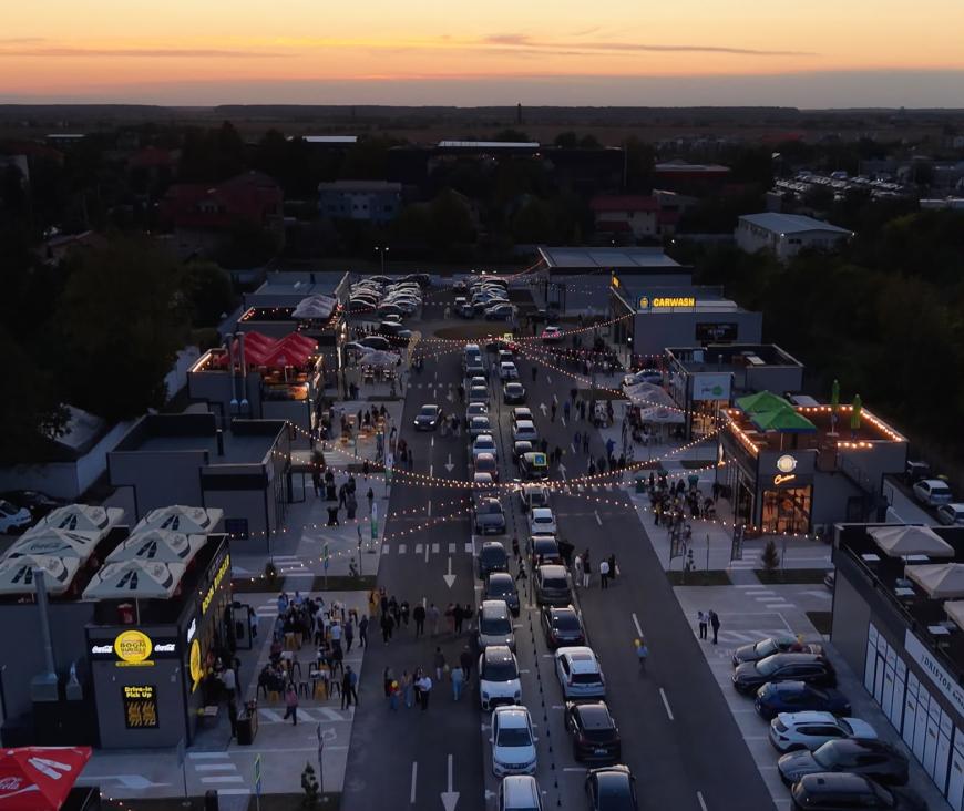 Fostul ministru Ilan Laufer a deschis primul drive-in mall din România, în Otopeni