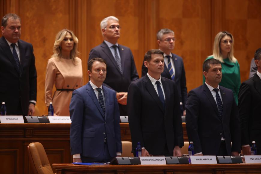 Mureșan, pierdut în spațiu și timp. A vorbit peste 30 de minute. Grindeanu: Domnule premier RESEMNAT... / live text / Update