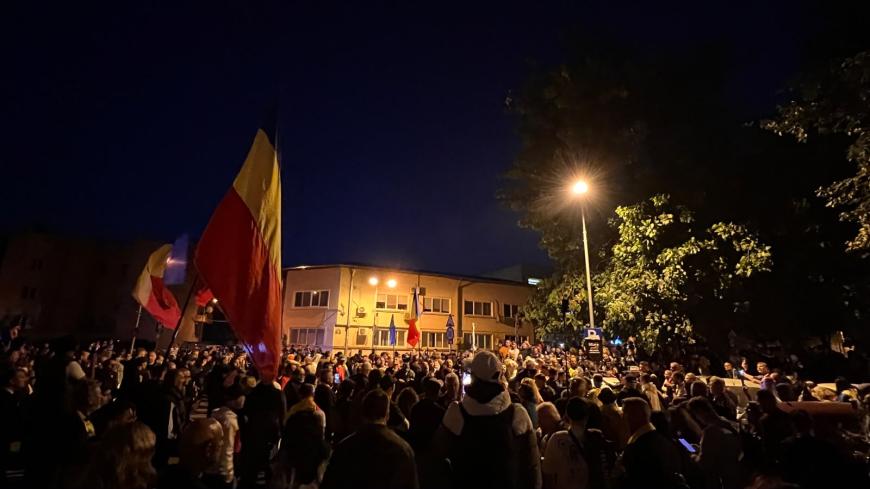Protestatari pro-Călin Georgescu La Arestul Central în București Foto: Ion Motea