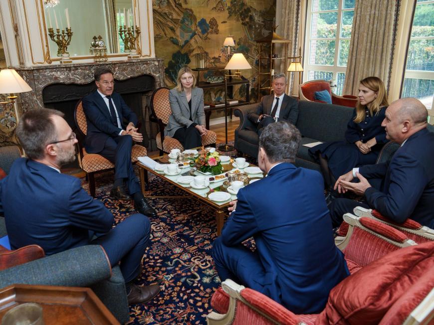 Nicușor Dan participă la întâlnirea cu secretarul general al NATO, Mark Rutte, și premierul bulgar Rumen Radev. Sursa foto: Nicușor Dan, Facebook