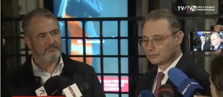 Luca Niculescu, surprins cu Sorin Costreie, într-un restaurant din centrul Capitalei. 