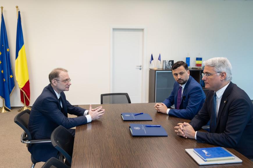 Luca Niculescu a fost la preluarea mandatelor de către noii miniştri. Cele mai importante mesaje 