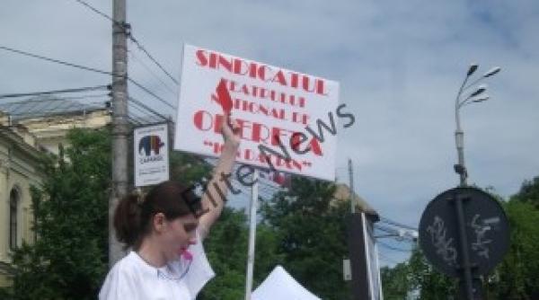 zeci de mii de oameni au protestat in fata guvernului
