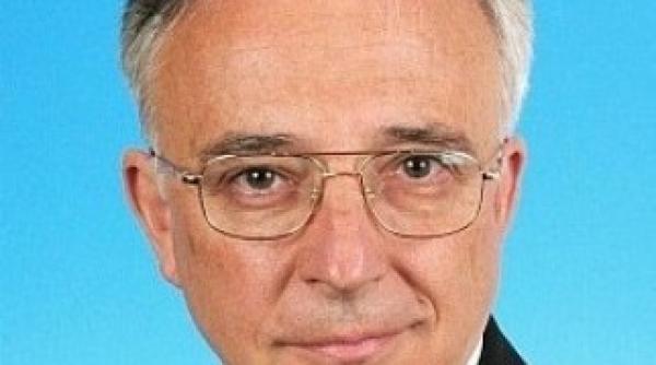 isarescu se lauda ca a platit pensiile a 150 000 de oameni