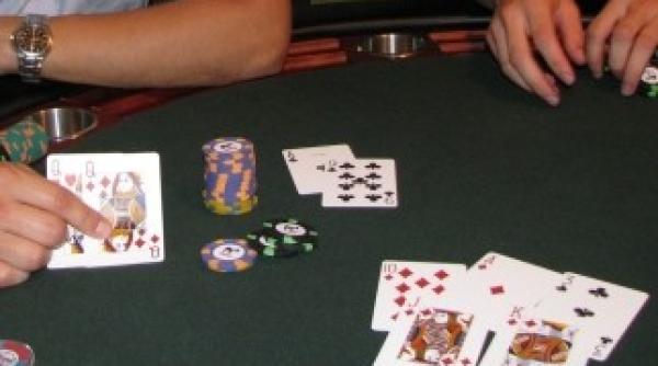 un condamnat pentru frauda va juca poker pentru a si plati datoriile