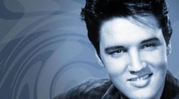 mii de fani l au comemorat pe elvis la 33 de ani de la moartea sa