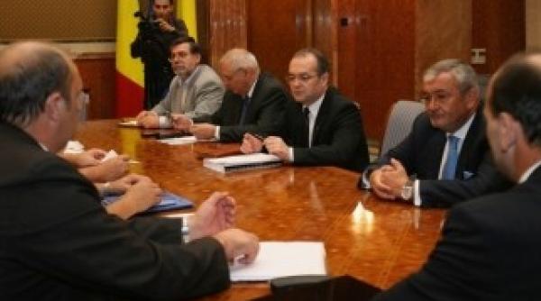 dupa ce le a luat o patrime din leafa boc vrea sa le mareasca cu 10 15 salariile bugetarilor saraci sindicalistii sunt reticenti