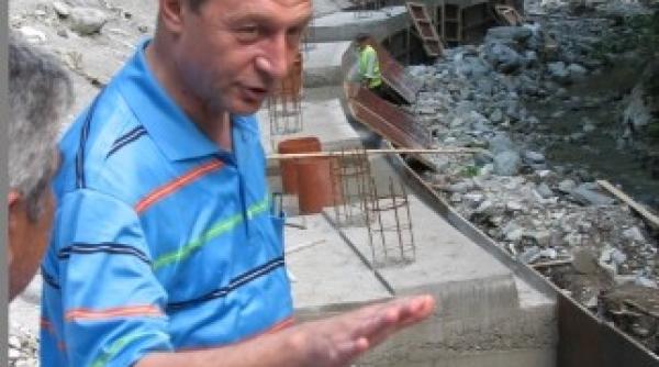 basescu situatia tarii nu e dramatica ci a fondului de pensii ticalosii din politica si presa care au cumparat voturi acum tipa