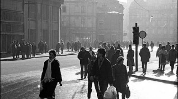 romanii duc dorul regimului comunist