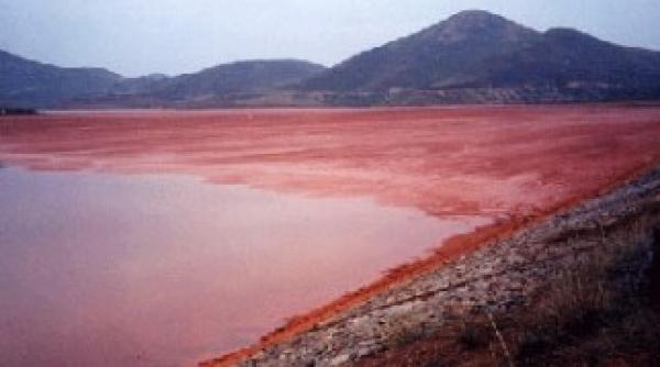 poluarea din ungaria ar putea ajunge sambata in romania la bazias