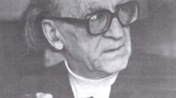 mircea eliade inainte de instaurarea dictaturii lui carol al ii lea elita noastra conducatoare isi continua micile sau marile afaceri micile sau marile batalii electorale micile sau marile reforme moarte