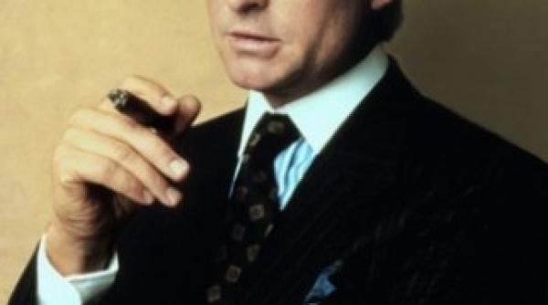 de ce nu se misca economia marile firme isi tin banii la saltea