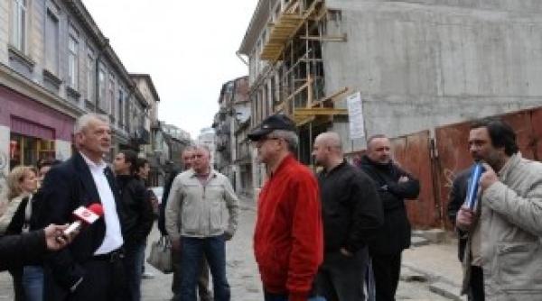 arhitectul sef al sectorului 3 centrul vechi al bucurestiului doua strazi cu casute care stau sa cada si cu carciumi in care te duci sa bei o cafea la pret triplu