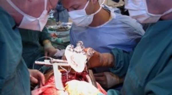 primele transplanturi de inimi artificiale din romania la cluj in 2011