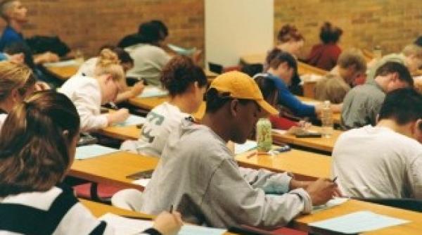 elevii presolarii si studentii intra in vacanta de iarna vezi aici caledarul anului scolar