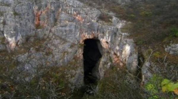 operatiune de salvare de peste 15 ore la petrosani pentru a scoate un speolog ranit