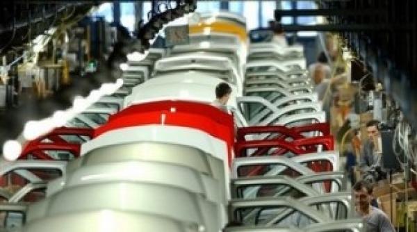 renault va face 4 700 de angajari pana in 2013