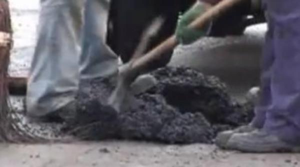 drumul din baia mare pe care se asfalta cu picioarele fusese declasificat pentru a fi inclus in proiectele elenei udrea video