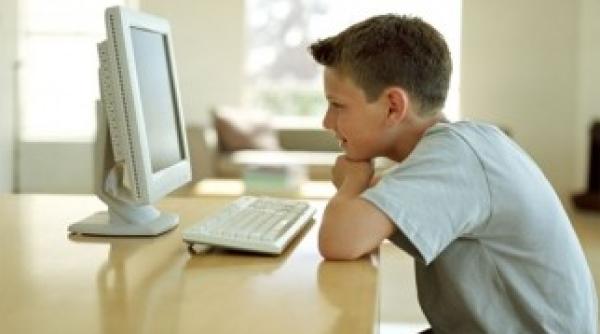 circa 4 dintre copiii utilizatori de internet din romania au accesat site uri inadecvate