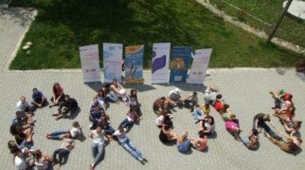 inceputul scolii readuce internationalismul in licee