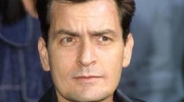 charlie sheen a cheltuit 790 000 de dolari pe masini pentru femeile din viata sa