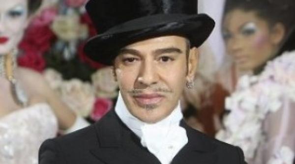 dior ultima parada a modei pentru john galliano concediat pentru insulte antisemite si rasiste video